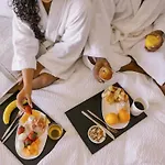 Vacation I Jazmines, 4bdr, Private Pool & Bbq, Golf Valley, Walking Distance To Puerto Banus, High-end Restaurants *