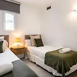 Vacation I Jazmines, 4bdr, Private Pool & Bbq, Golf Valley, Walking Distance To Puerto Banus, High-end Restaurants