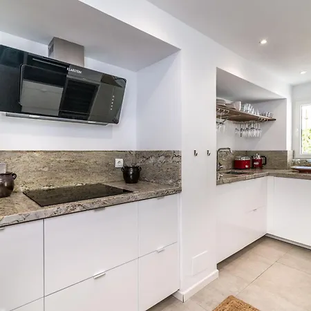 Vacation I Jazmines, 4bdr, Private Pool & Bbq Villa Marbella