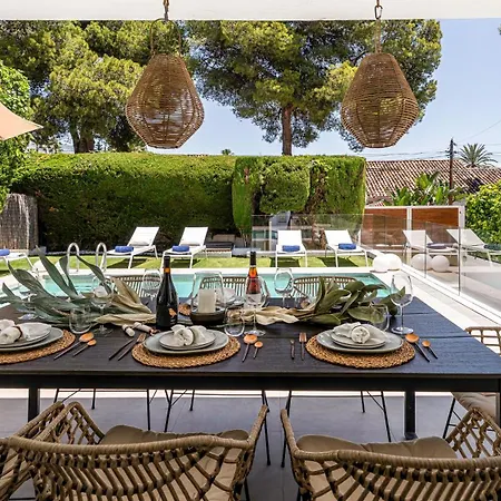 Vacation I Jazmines, 4bdr, Private Pool & Bbq, Golf Valley, Walking Distance To Puerto Banus, High-end Restaurants *