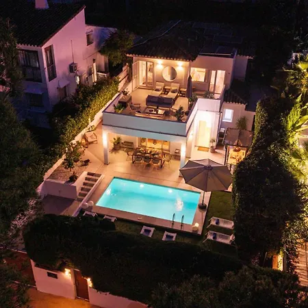 Villa Vacation I Jazmines, 4bdr, Private Pool & Bbq, Golf Valley, Walking Distance To Puerto Banus, High-end Restaurants *