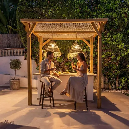 Vacation I Jazmines, 4bdr, Private Pool & Bbq, Golf Valley, Walking Distance To Puerto Banus, High-end Restaurants Marbella